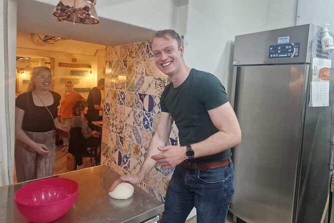 2-Hour Authentic Italian Pizza Making Class in Naples - Getting Oriented at Via Medina: the 2-hour rhythm