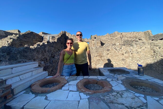 2 Hours Pompeii Group Tour with Archaeologist Guide and Skip the Line - Vicolo di Gladiatori: Gladiators Barracks in 10 Minutes