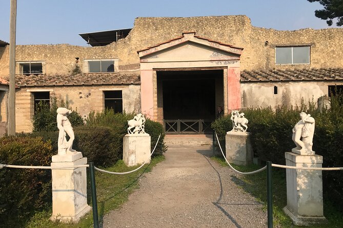 5 Hours Private and Guided Tour to Pompeii and Herculaneum with Archaeologist - Price and logistics: what you’re paying for (and what’s extra)