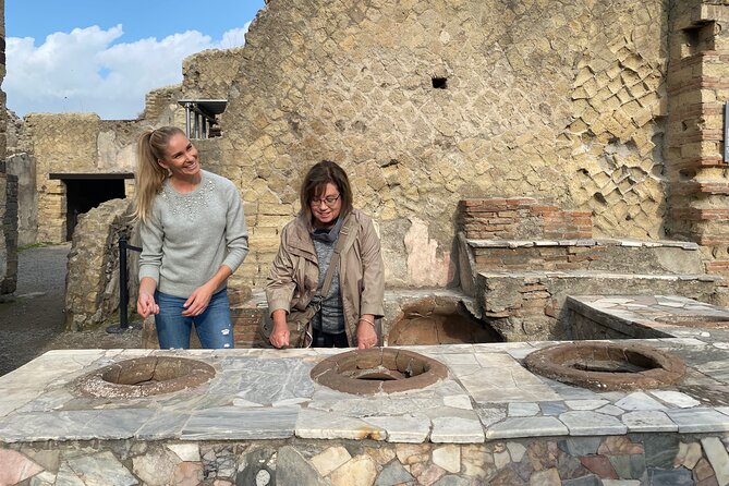 5 Hours Private and Guided Tour to Pompeii and Herculaneum with Archaeologist - The train transfer to Herculaneum: less stress than DIY