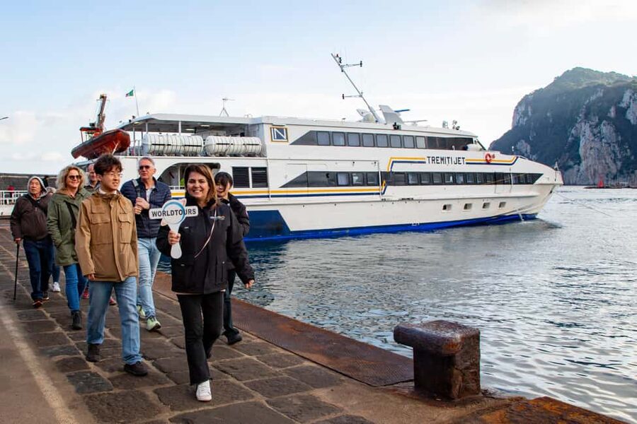 Amalfi Coast by Sea: Day Trip from Naples - Getting to Bar Picnic and boarding at Molo Beverello