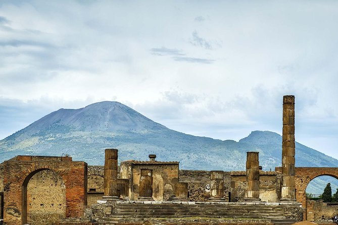 Ancient Pompeii Private Tour: Skip the Line & Kid-Friendly Option - Casa dei Vettii and Teatro Grande: social status and architecture