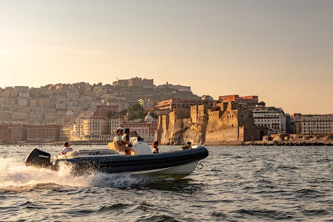 Aperitif on a boat at sunset in the Gulf of Naples - Key highlights