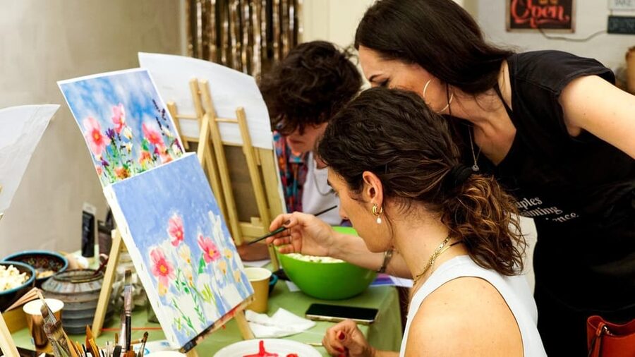 Art Workshop in Naples city centre with Aperitif - The 2.5-hour flow: from first lines to a Naples canvas