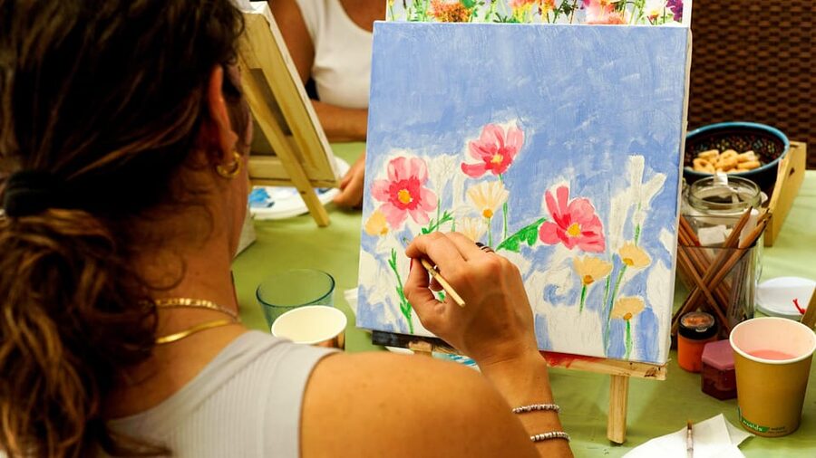 Art Workshop in Naples city centre with Aperitif - Materials and support: what’s provided vs. what you should bring