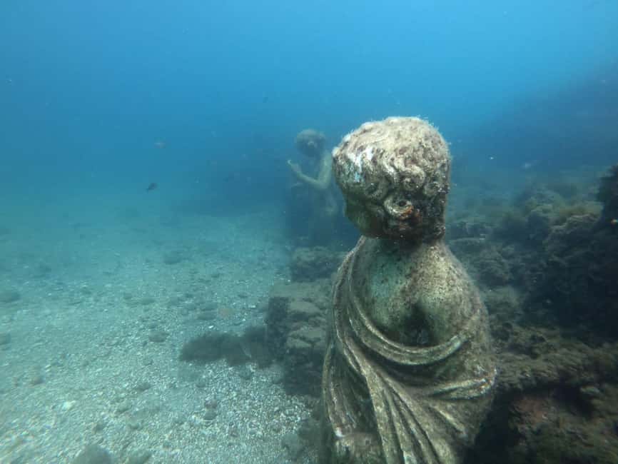 Baia: Semi-Submarine Tour for the Underwater City - The cold lower deck and motion sickness reality check