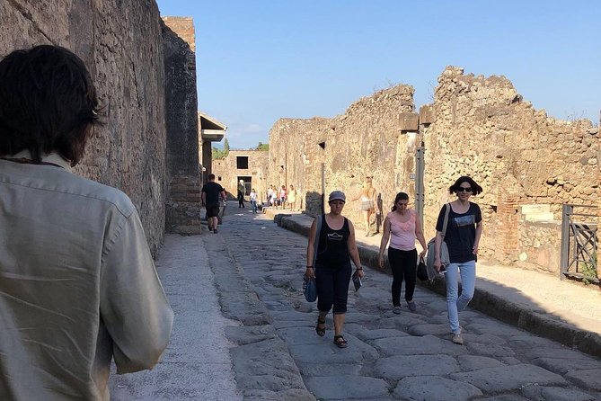 Best of Pompeii & Herculaneum: Private Tour with an Archaeologist - Herculaneum’s quieter shock in 90 minutes: houses and shops with frescos and mosaics