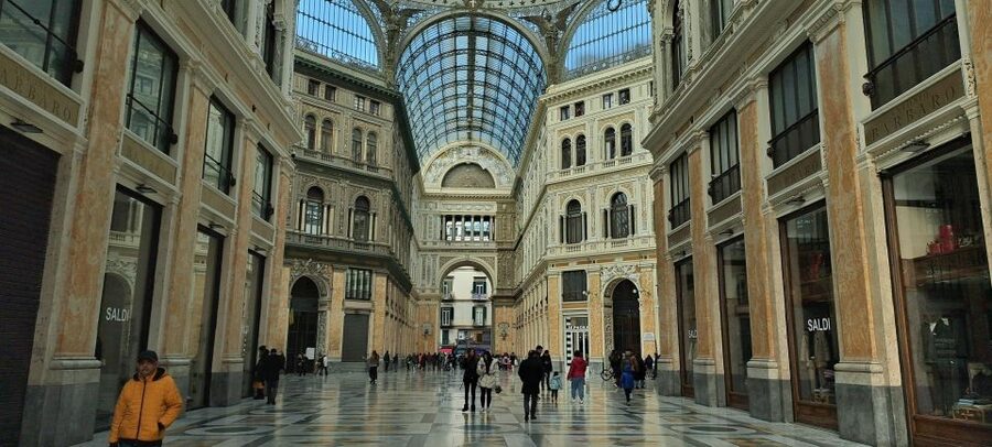 Bourbon Naples: Exclusive guide and Royal Palace pass - Starting at the Neptune Fountain: how the route makes sense fast