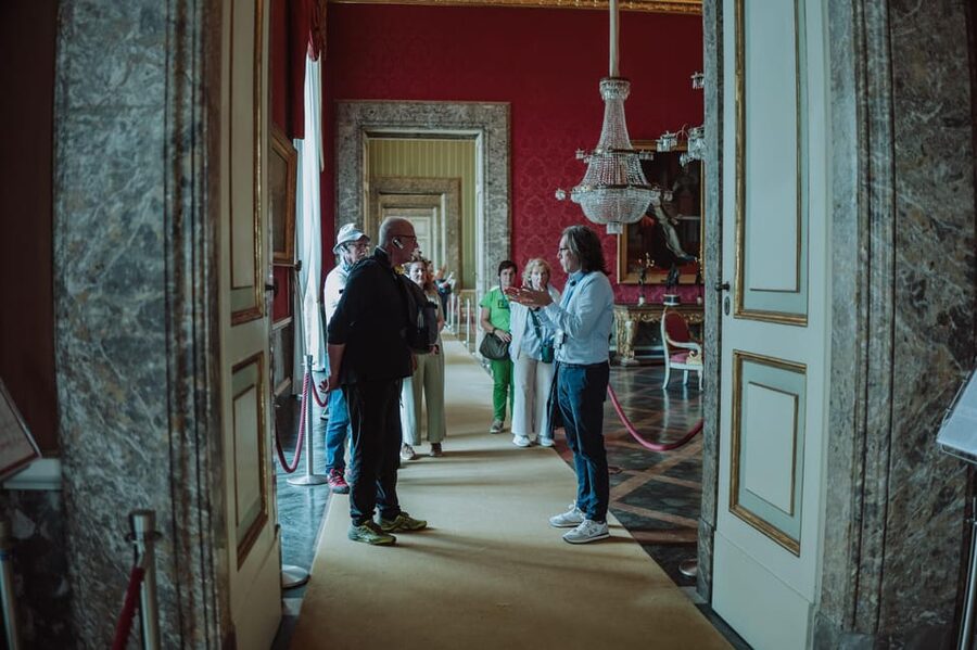 Campania: Royal Palace of Caserta Guided Private Tour - Meeting point at Piazza Carlo di Borbone and what to watch for