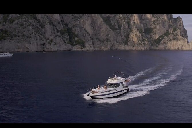 Capri Private tour in Azimut 43 with professional Chef - Castellammare to Capri: a day planned around views, not crowds