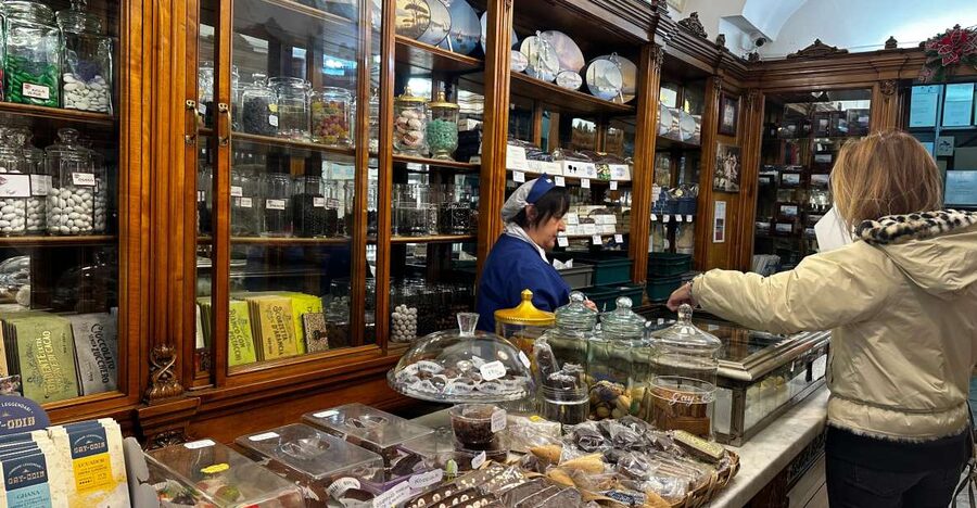 Chocolate and Pastry tasting tour in Napoli Old Town - The sweet coffee stop: learning the Naples angle