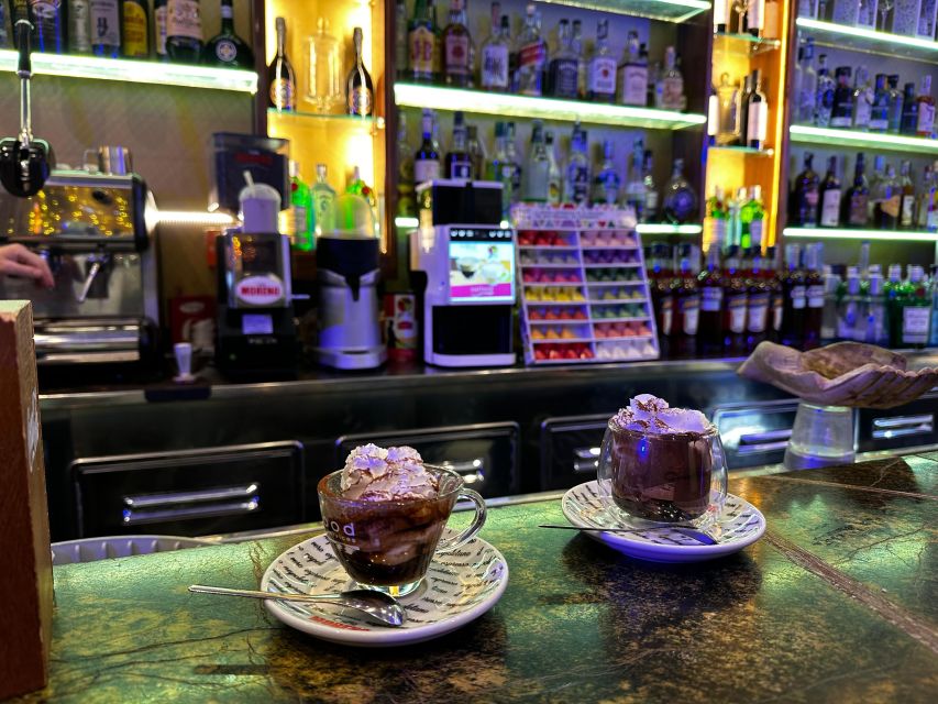 Chocolate and Pastry tasting tour in Napoli Old Town - The chocolatier stop: sampling, not just sightseeing
