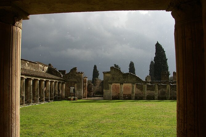 Day Trip to Capri, Sorrento and Pompeii from Rome - Capri Island Time: Guided Orientation Plus Free-Flow Moments