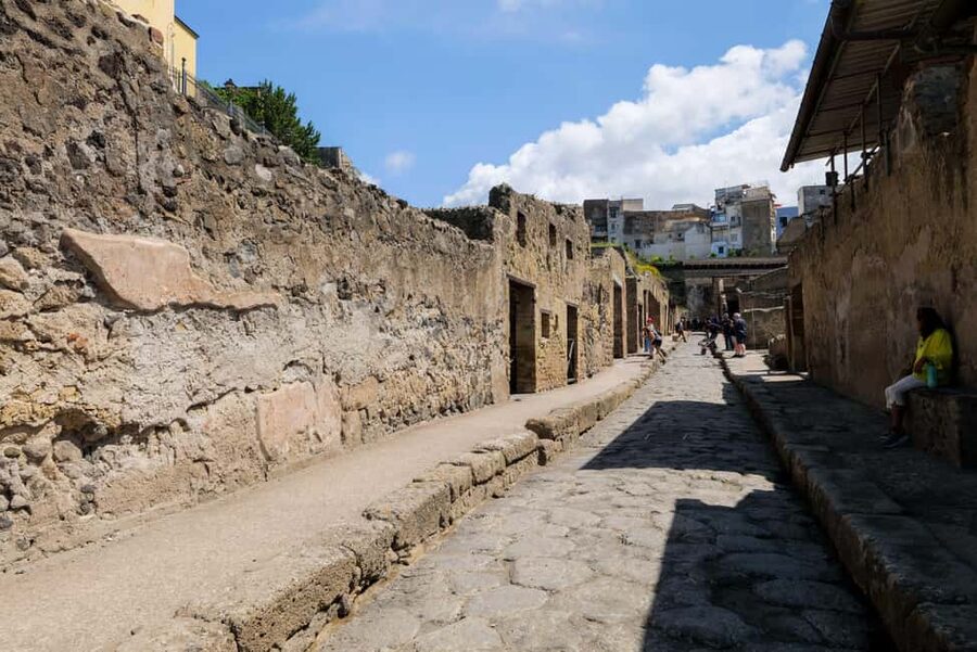 Discover Herculaneum: A guided tour of the ancient Roman city - Add Vesuvius National Park by Bus: A Full Volcano-Day Plan