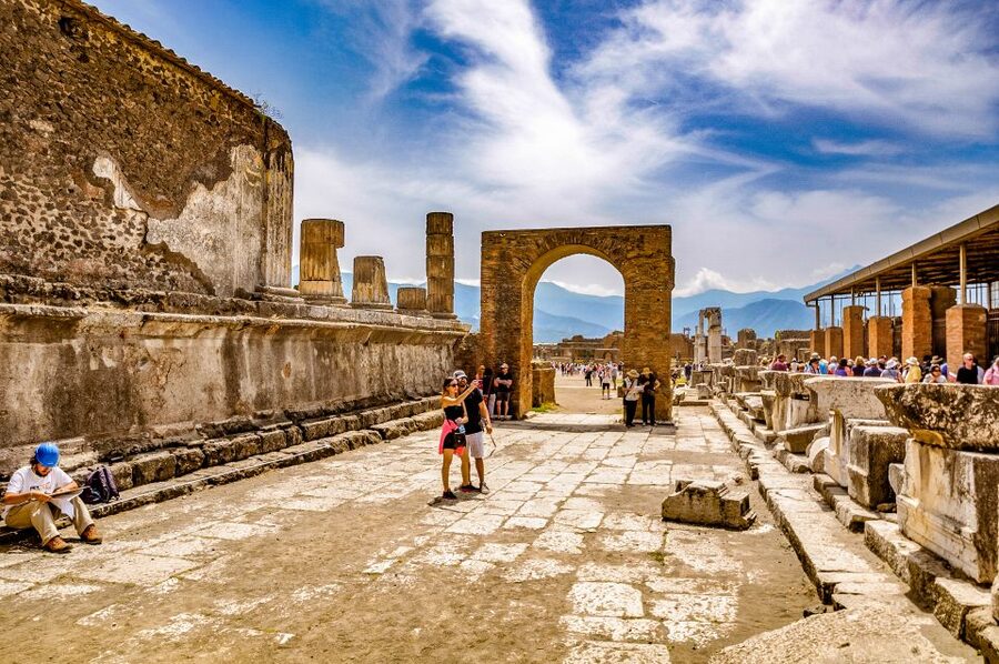 Discover Mt. Vesuvius: Private 3-Hour Tour from Pompeii - Heat, Walking, and What to Bring for the Crater Steps