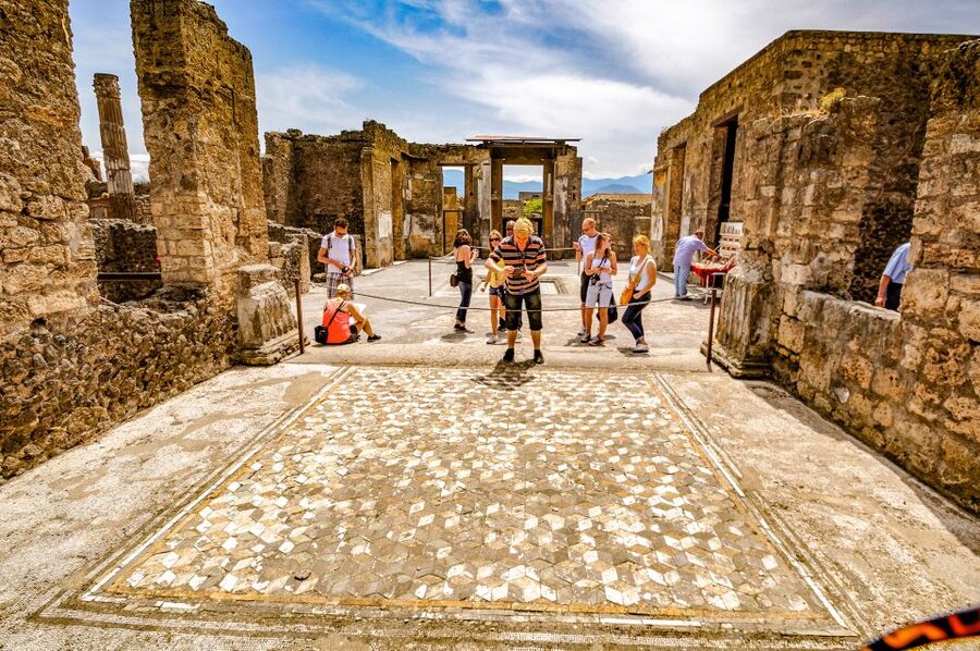 Discover Mt. Vesuvius: Private 3-Hour Tour from Pompeii - Language and Guide Style: What You Should Know Up Front