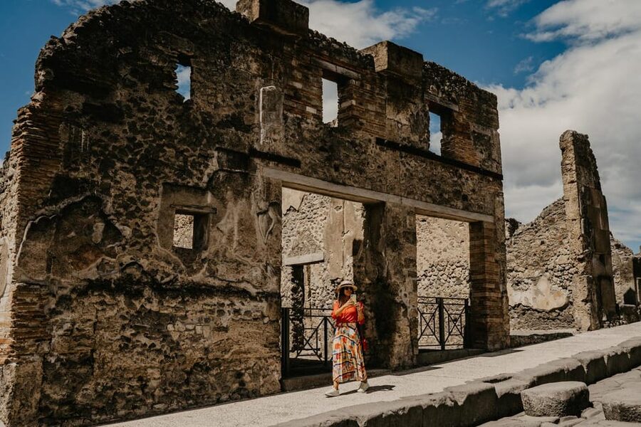 Discover Pompeii: Spanish Walking Tour of the Buried City - Skip the line: why it matters more than it sounds