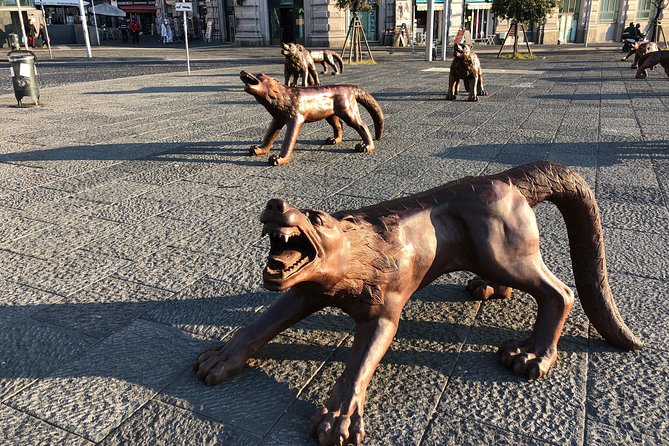 Elena Ferrante Tour (My Brilliant Friend) - Stop 1 at Piazza dei Martiri: what you’ll actually see