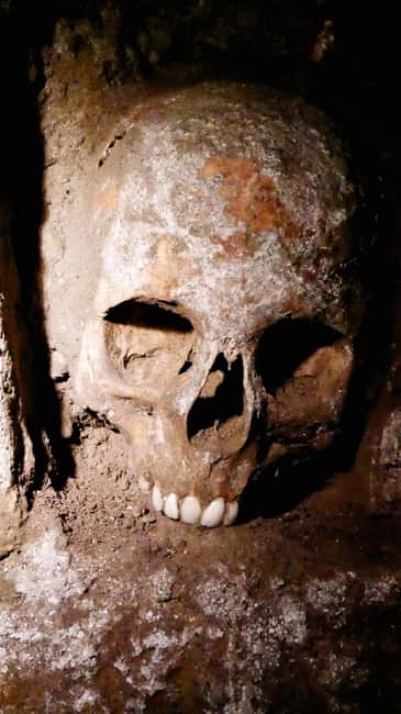 Esoteric Naples: Secrets, Ghosts & Street Food Tour - Meeting on Via Porta San Gennaro: start on time
