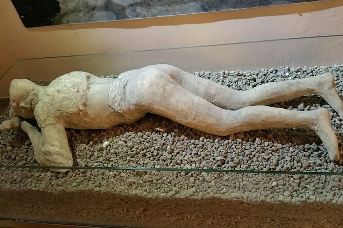 Exclusive Pompeii with Wine and Lunch on Vesuvius-Skip-the-line - Macellum and Forum Baths: eating and washing were big deals