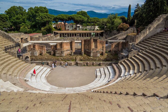 Exclusive Pompeii with Wine and Lunch on Vesuvius-Skip-the-line - Casa dei Vettii: the frescoes and the lifestyle of wealthy Pompeii