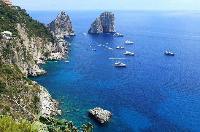 Exclusive Private Trip to Capri & Blue Grotto with a Top Guide - Capri town moments: Via Camerelle and Piazzetta breaks