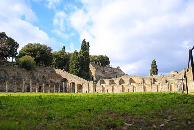 Exclusive Shore Excursion from Naples Cruise Terminal to Pompeii & Amalfi Coast - Timing and traffic: The hidden variable in Amalfi