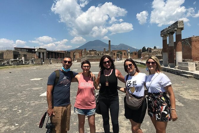 Explore Pompeii: 2-Hour Guided Walking Tour with Included Ticket - Piazza Esedra meeting point and the real timing test