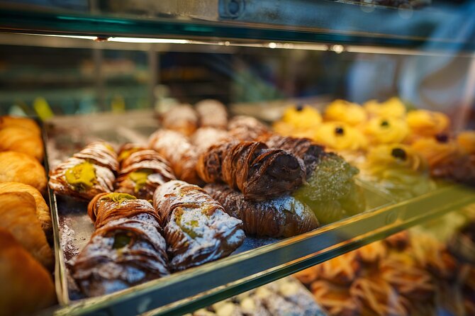 Explore the Naples Christmas Market Behind the Scenes - Piazza del Gesù Nuovo: quick, photogenic, and on-theme