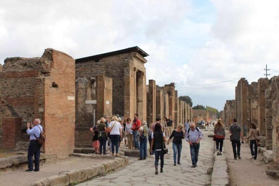 From Naples: Amalfi Coast, Sorrento, and Pompeii Tour - Pompeii at the End: Why Finishing Here Makes Sense