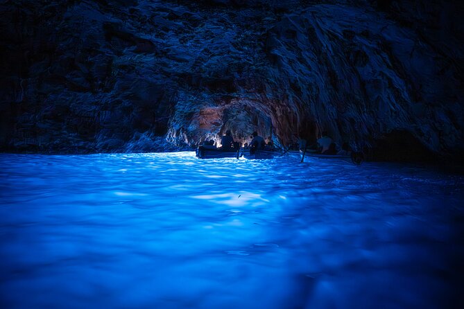 From Naples: Blue Grotto & Faraglioni iconic sights Guided Tour - The Blue Grotto: small-rowboat magic, plus the real-world timing