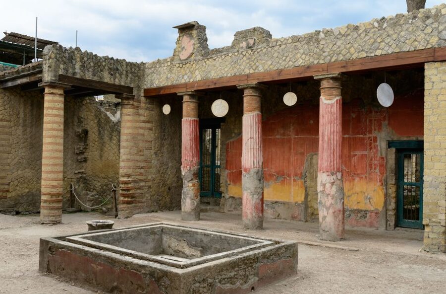 From Naples: Herculaneum Skip-the-Line Guided Tour - Why Herculaneum feels different than Pompeii