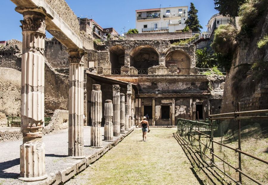From Naples: Herculaneum Skip-the-Line Guided Tour - What to bring so you can enjoy the full 1.5 hours