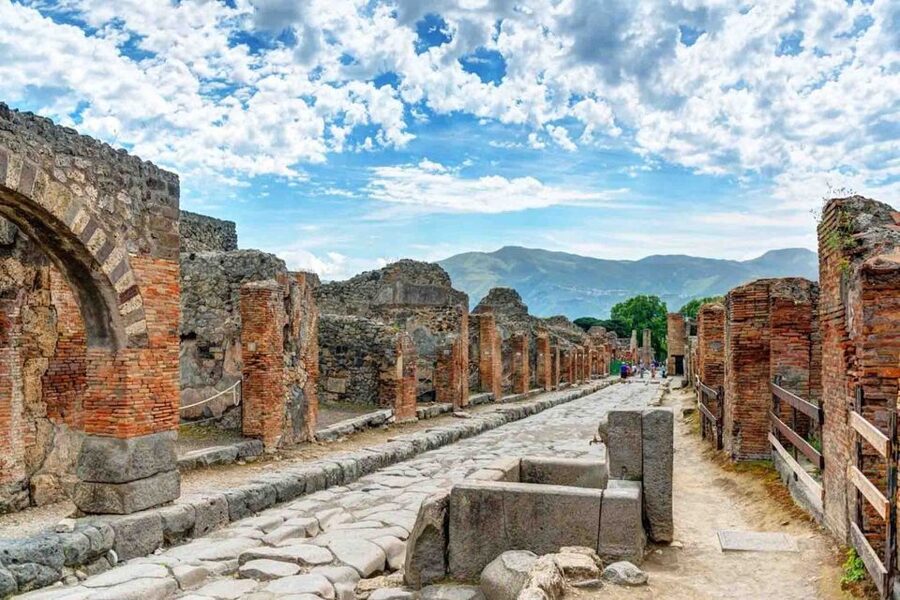 From Naples or Herculaneum: Half-Day Tour in Herculaneum - Getting from Naples to Herculaneum: pickups and coach timing