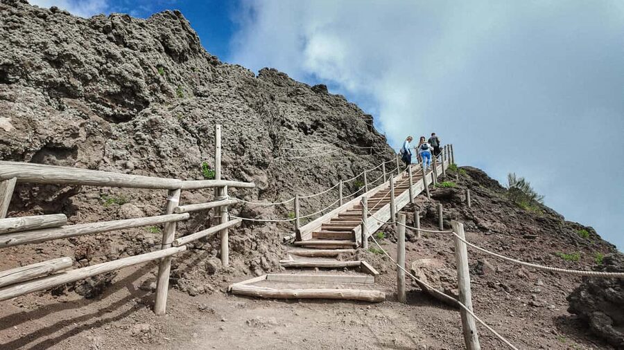 From Naples or Pompeii: Vesuvius Transfer and Entry Ticket - FAQ