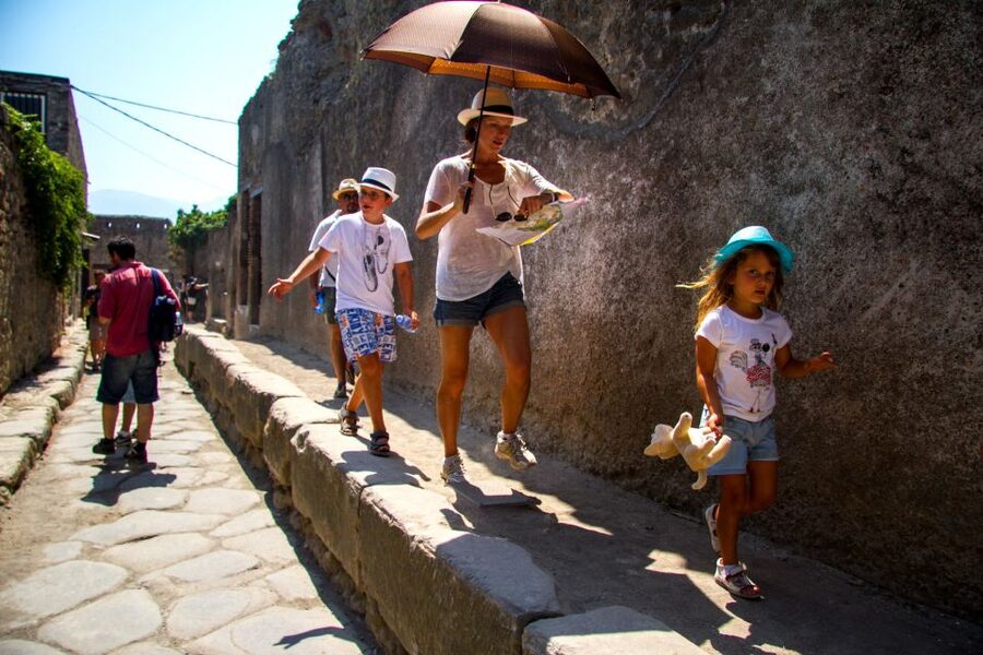 From Naples: Pompeii & Amalfi Coast Full-Day Trip - Naples pickup and the morning transfer: be ready for traffic, not chaos