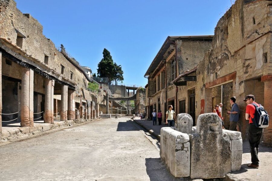 From Naples: Pompeii and Herculaneum Tour with Lunch - The Pompeii lunch break: what light lunch usually means in practice