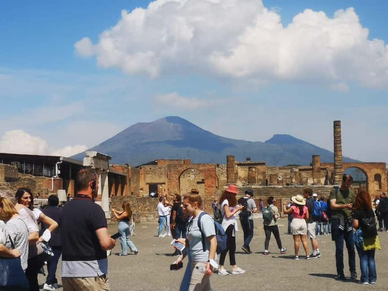 From Naples: Pompeii and Vesuvius by Bus - FAQ