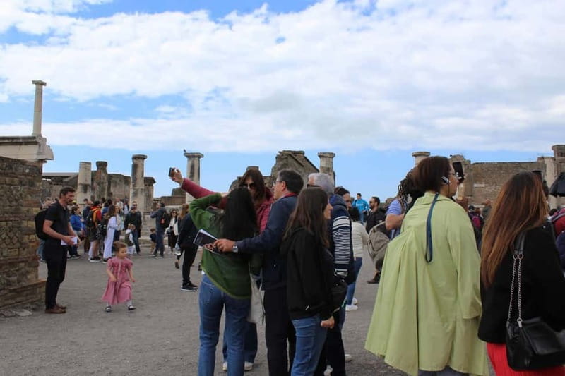From Naples: Pompeii and Vesuvius Tour with Lunch Included - Who guides your day: real personalities make a difference