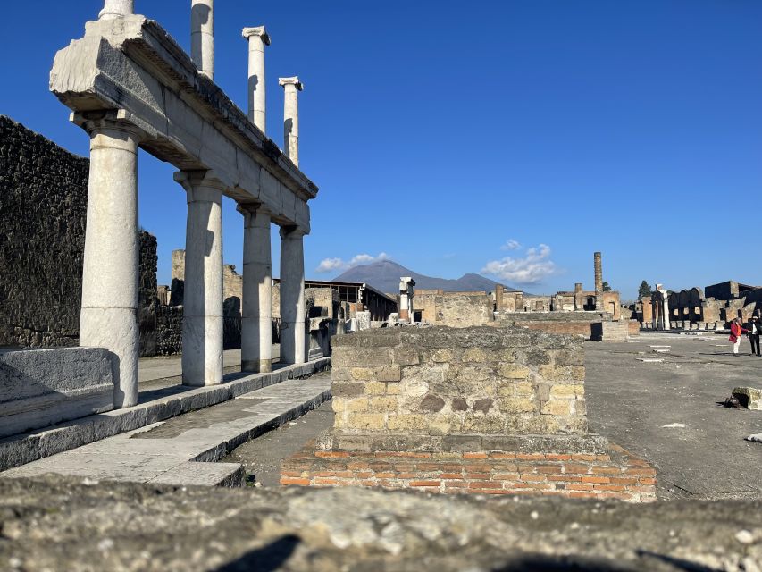 From Naples: Pompeii Guided Tour with Skip-the-Line Tickets - Small-group benefits, and the one logistics thing to watch
