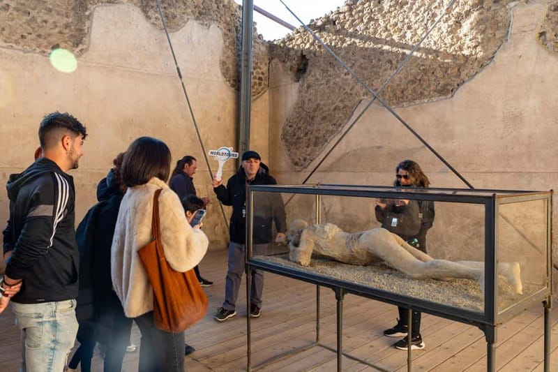 From Naples: Pompeii Private Tour with Transfer and Guide - Stabian Baths: why the Roman bathroom ruins are so compelling