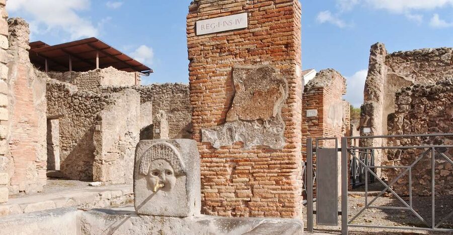 From Naples: Pompeii Ruins VIP Guided Tour - Villa of the Mysteries, amphitheater, and mosaics