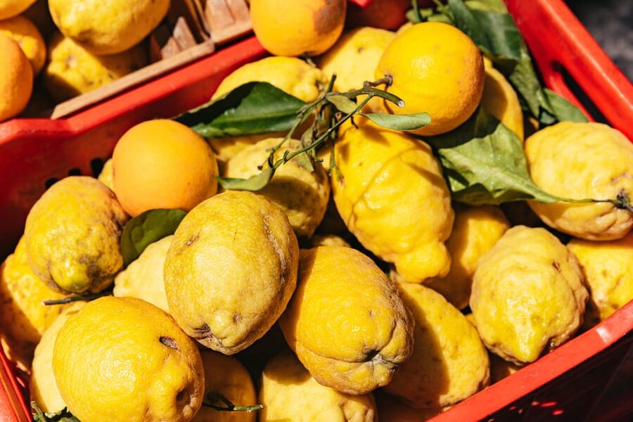 From Naples: Positano and Amalfi Boat Tour with Drinks - The cruise along the Sorrento coast: views first, facts second