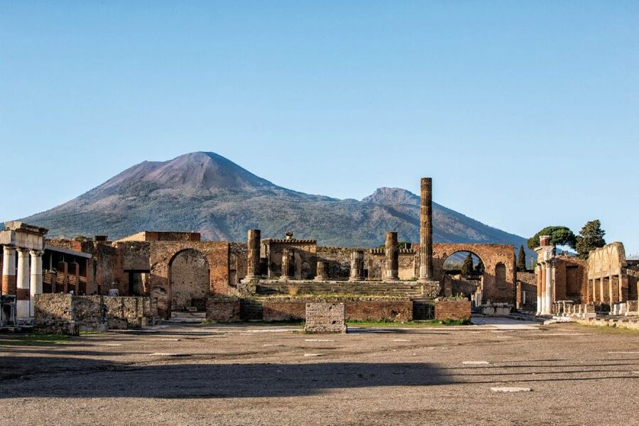 From Naples: Private Transfer to Positano with Pompeii Stop - Comfort on the coastal drive: air-con, Wi‑Fi, and photo stops