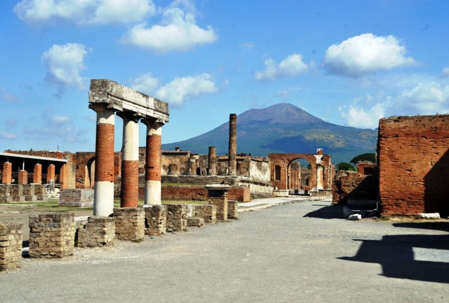 From Naples: Private Transfer to Positano with Pompeii Stop - Two hours at Pompeii: how to make the most of your time