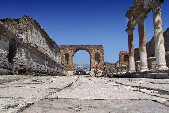 From Naples: Skip the Line Pompeii Guided Tour – Small Group - Inside Pompeii: the 2-hour guided walk and what it feels like