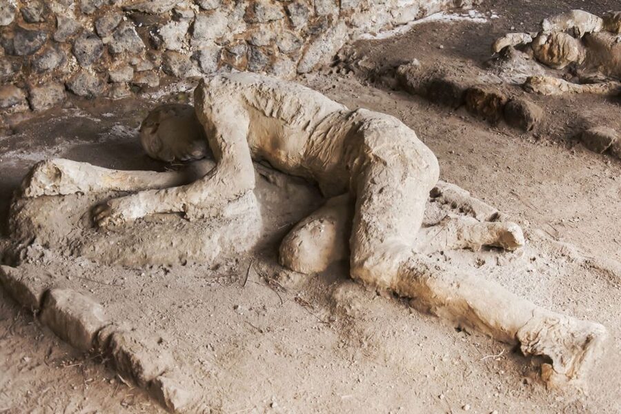 From Naples: Skip-the-line Pompeii - Small Group Tour - Getting Your Bearings: Licensed Archaeology + Live Commentary