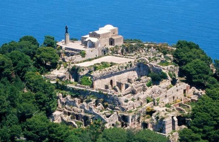 From Sorrento or Naples: Capri Full-Day Private Tour - From Sorrento or Naples to Capri: the hydrofoil rhythm