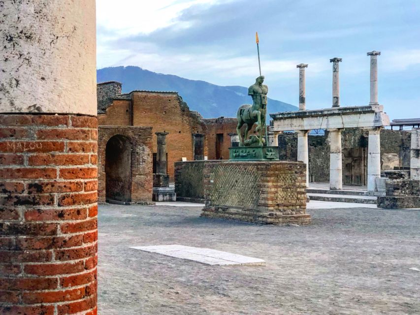 From Sorrento: Pompeii Guided Tour small group - Why Pompeii works best with a small-group archaeological guide