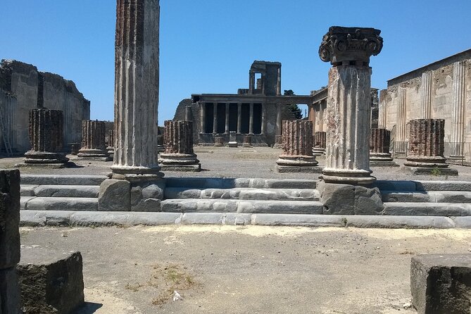 Full-Day Tour to Pompeii and Vesuvius with lunch from Naples - The Vesuvius climb: views first, then context from the park guide